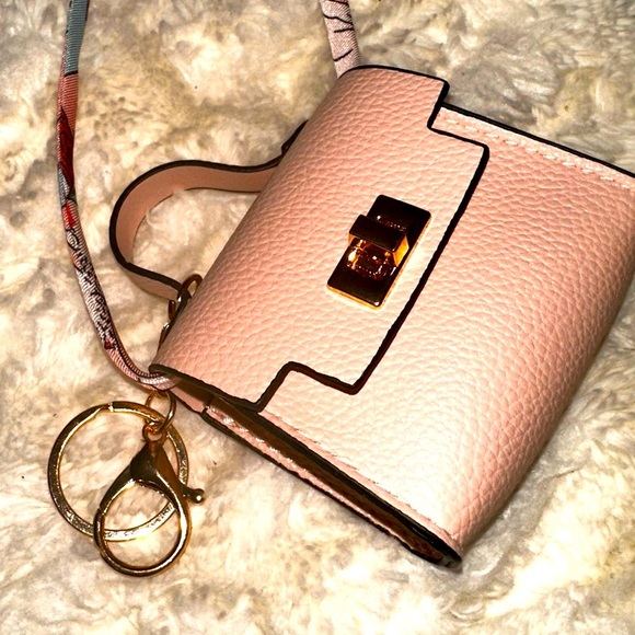 MICRO 4”PINK TINY TWILLY LEATHER HANDBAG - KEY / BAG CHAIN. GOLD LOCK CLOSURE. - Picture 2 of 4